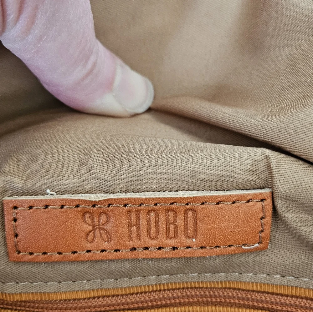 HOBO Jessa NWT in Silver - Picture 7 of 14